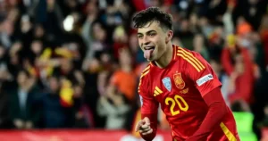 Pedri được Paul Scholes ca ngợi hết lời