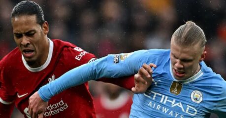 Tranh cãi về VAR trong trận Liverpool vs MC