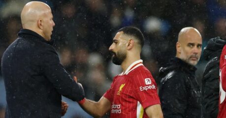 Liverpool sẽ chọn Mohamed Salah hay HLV Arne Slot?