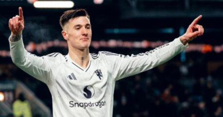 Sesko vẫn là tiền đạo trẻ số 1 châu Âu